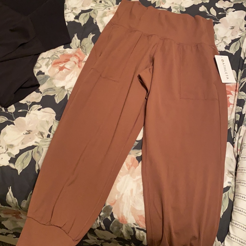 ATHLETA SALUTATION JOGGER IN POWERVITA Size 1X